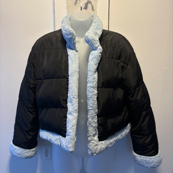 Black Puffer Coat With Fuzzy Inside - Picture 4 of 4